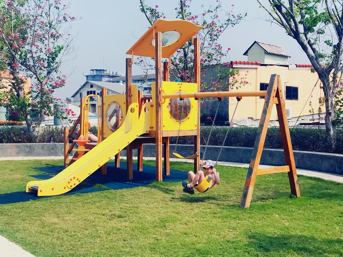 The Base Seaview Holiday Inn パッタヤー エクステリア 写真