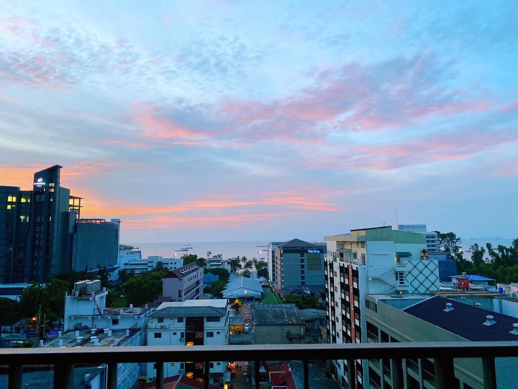The Base Seaview Holiday Inn パッタヤー 部屋 写真